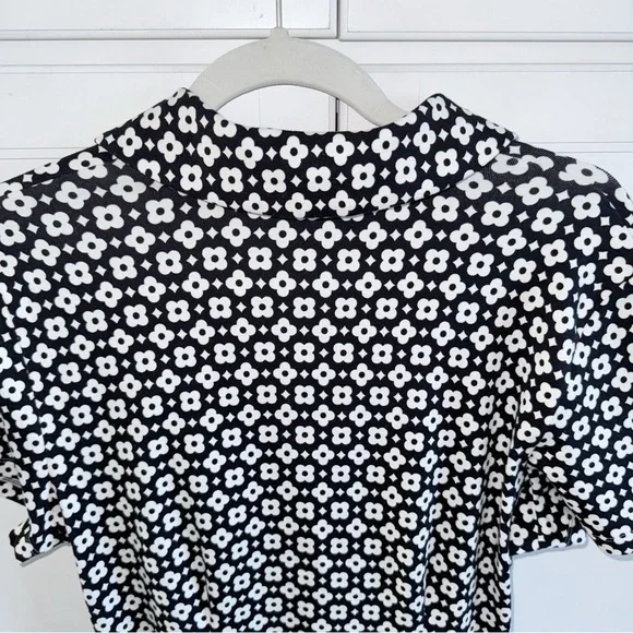Anthropologie Maeve Black/White Floral Blouse S/Sleeve Sz XLarge Ruched Stretchy - Picture 8 of 11